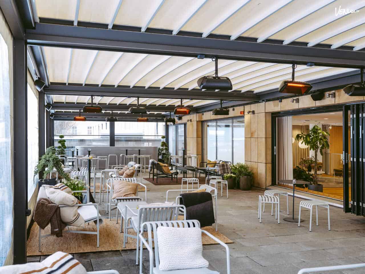 Modern terrassplan med panoramautsikt över centrala Stockholm. Perfekt för mingel och exklusiva evenemang.