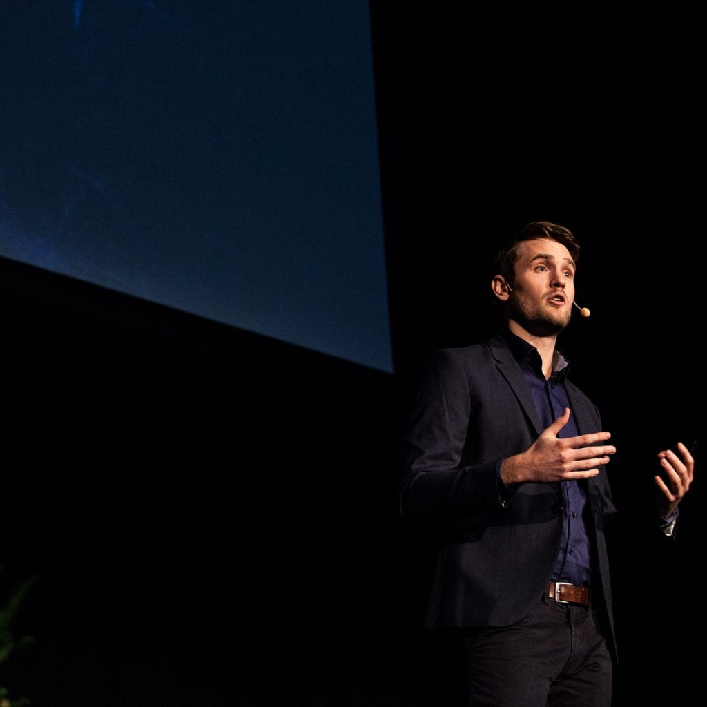 Lyssna till Nicholas Fernholm på Mötesbaren den 17 oktober