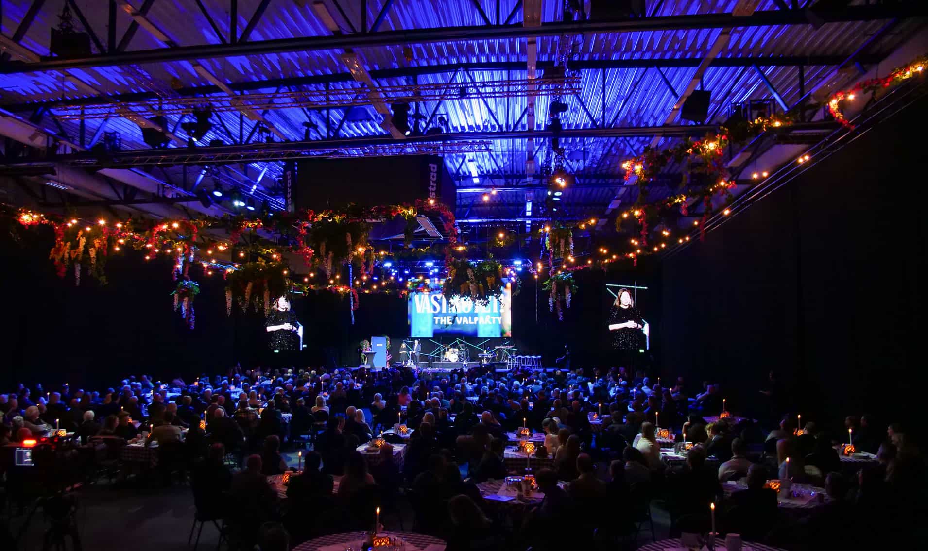 Julbord med show – Estrad fyller arenan 17–18 december