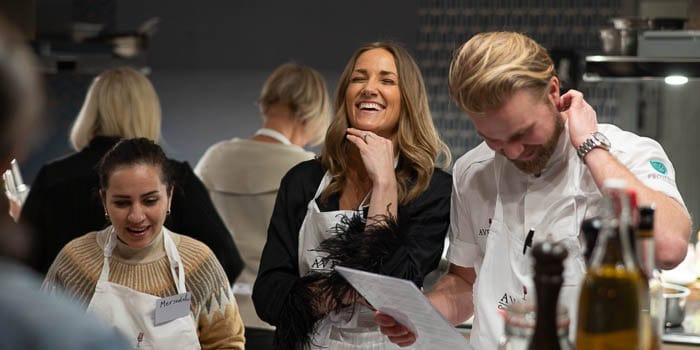 En julupplevelse utöver det vanliga – AVEQIA kombinerar matlagning och teambuilding