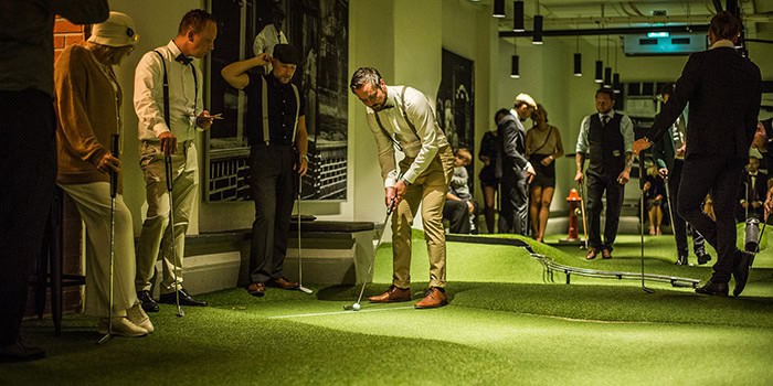 Julfirande med en twist – minigolf, sharing-mat och Art Deco