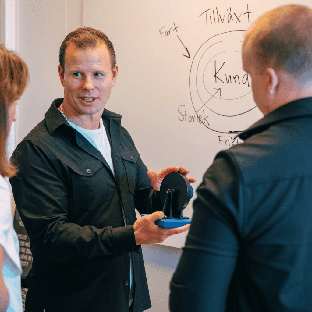 Mathias Härenstam föreläser om förändringsledning i ledningsgrupper och hur samspel och tydlighet skapar resultat.