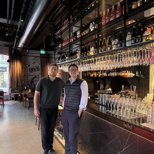 En kväll där skratten byggde starkare relationer på Moyagi