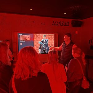 En kväll där skratten byggde starkare relationer på Moyagi