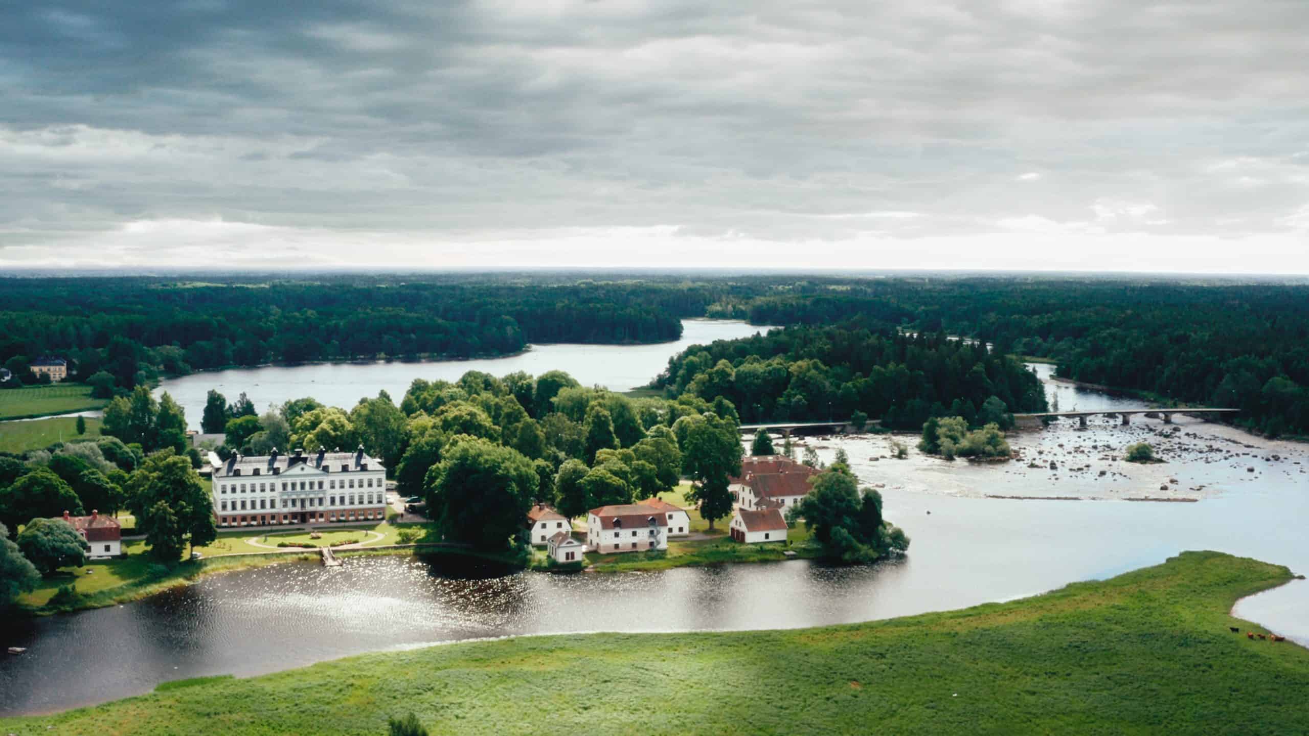 Gysinge herrgård drönarbild Gysinge Herrgård – där konferensen möter natur, historia och nya upplevelser