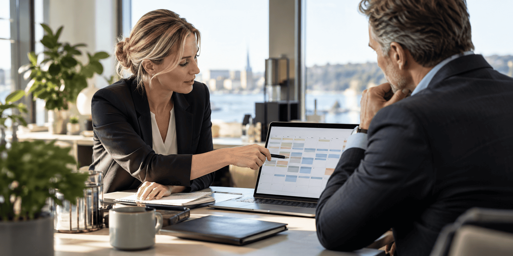 Mötena äter upp arbetsdagen – så kan assistenten bli chefens strategiska kalenderpartner