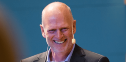 Forskaren som blev föreläsare: ”Mitt vaccin är fyra sprutor mot stress.”